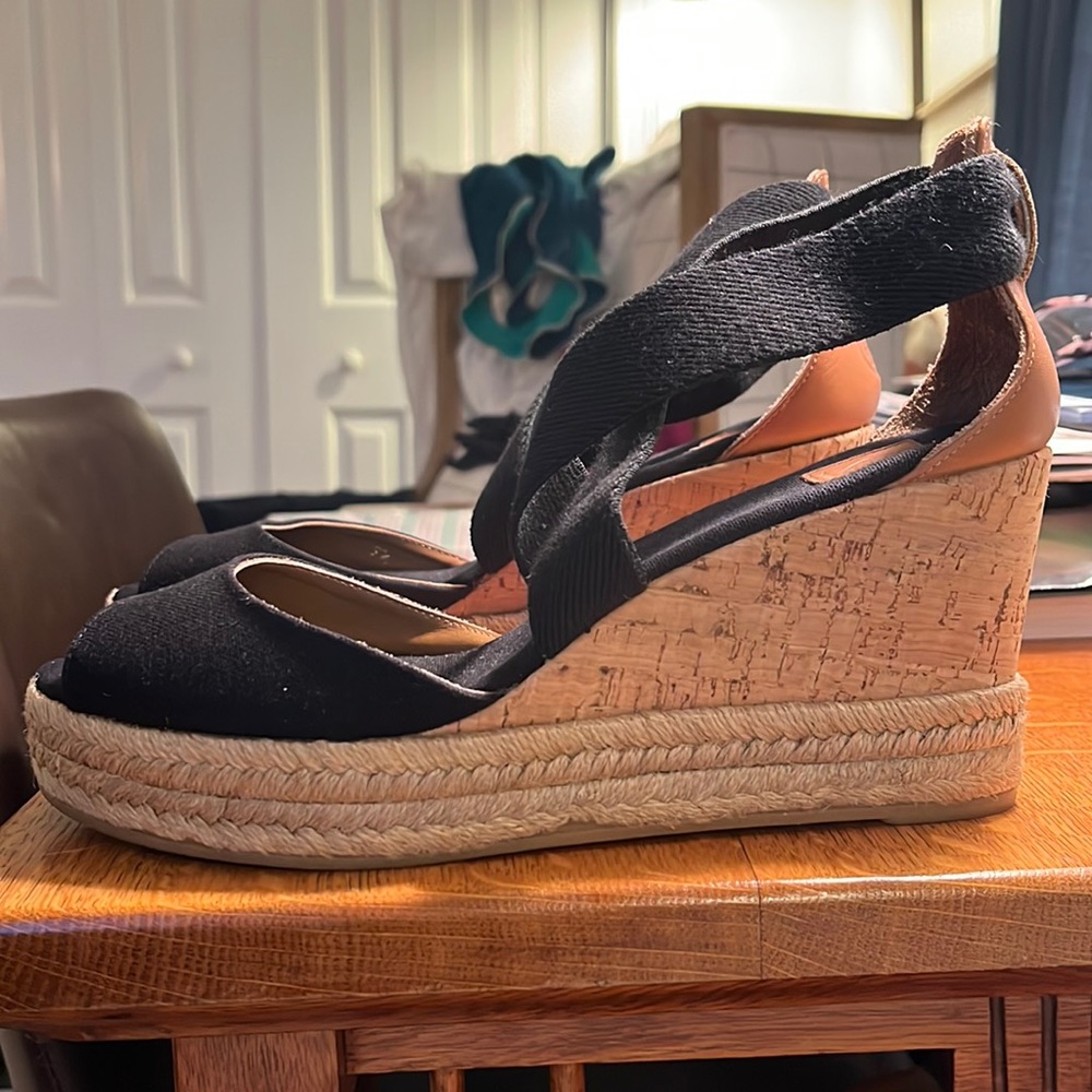 Gently worn Tory Burch sandals. Cork heel, stretch straps. Size 9.5 narrow